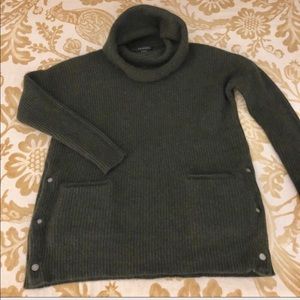 Tahari sweater